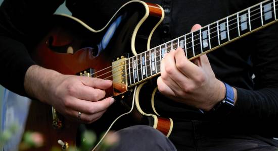 guitar-gf9e0db435_1920